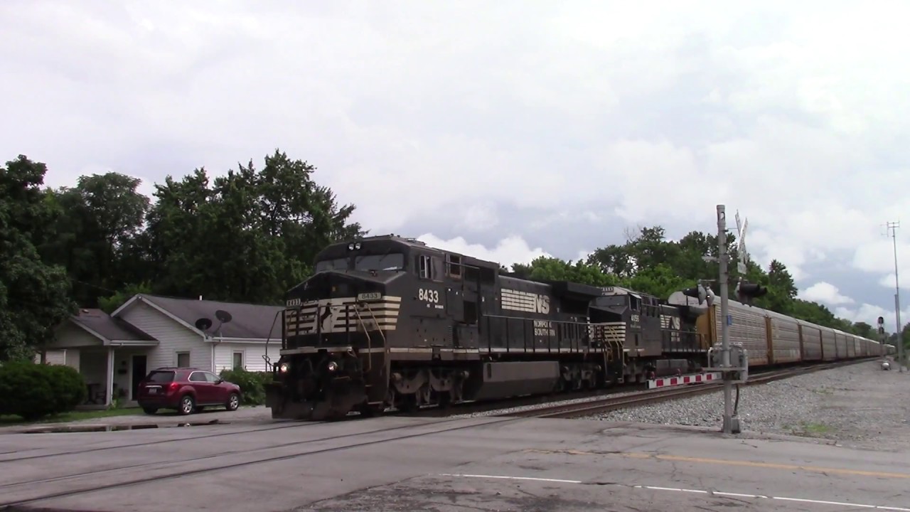 NORFOLK SOUTHERN Former Conrail GE D8-40CW Northbound Manifest Mix Freight