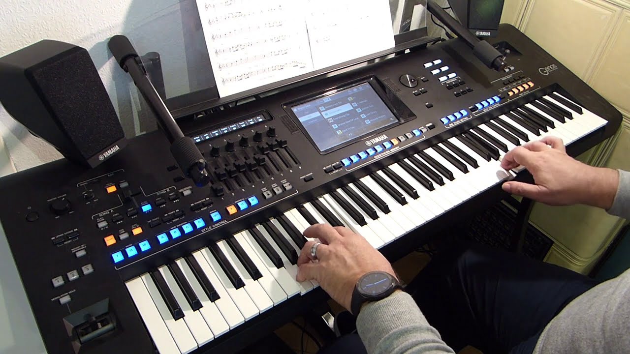 Dicitencello vuje - Sal Da Vinci - (R.Falvo - E.Fusco) - Cover by Horia Ioan - Yamaha Genos