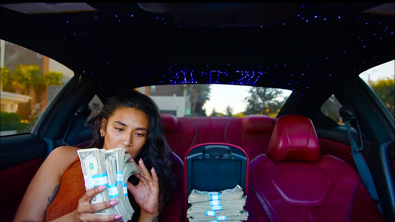 LEAVING $10,000 IN FRONT OF MY TINDER DATE TO SEE IF SHE TAKES IT!