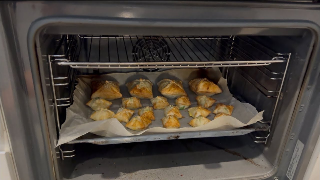 Самые вкусные слойки со шпинатом за 15 минут 🌿 Быстрый рецепт