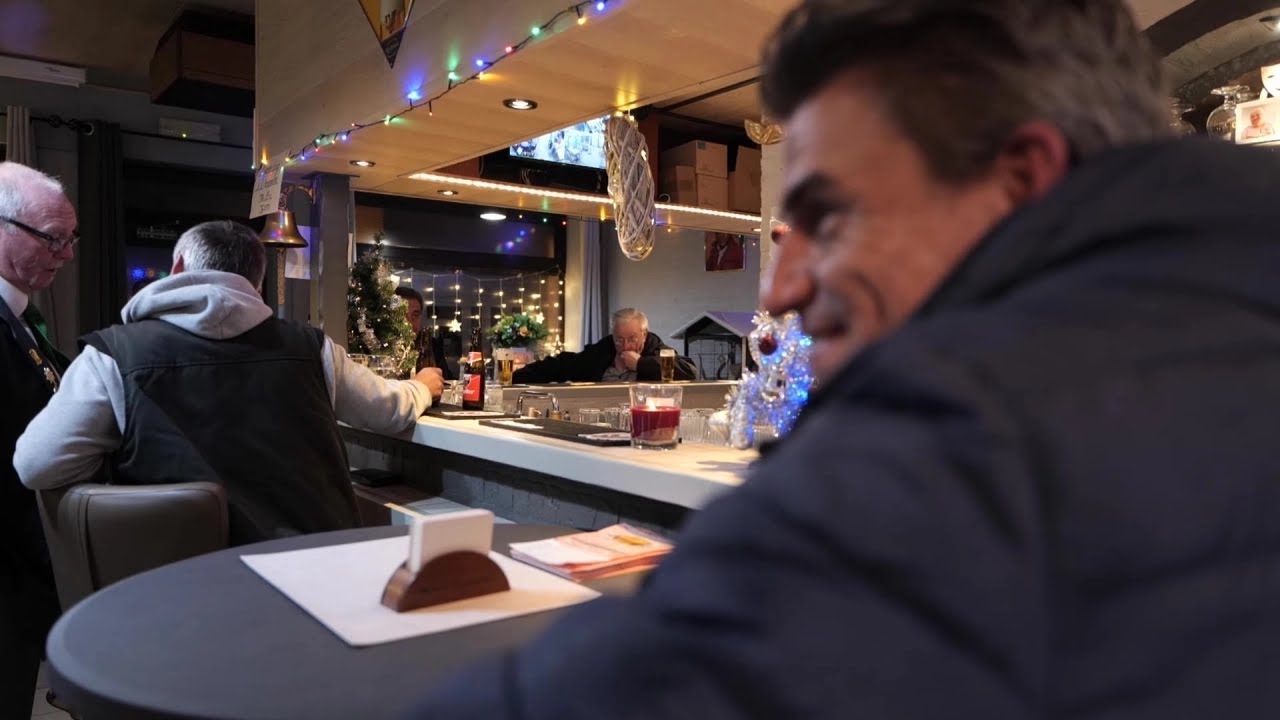 Café Hier Est: De Gezellige Bruine Kroeg in Baasrode