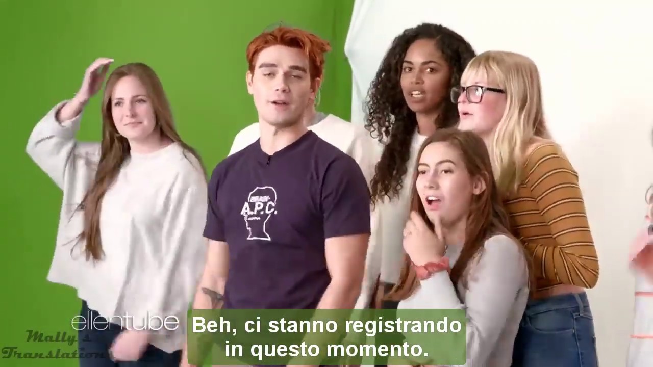 KJ Apa sorprende alcuni fan! Le reazioni sono esilaranti! || SUB-ITA
