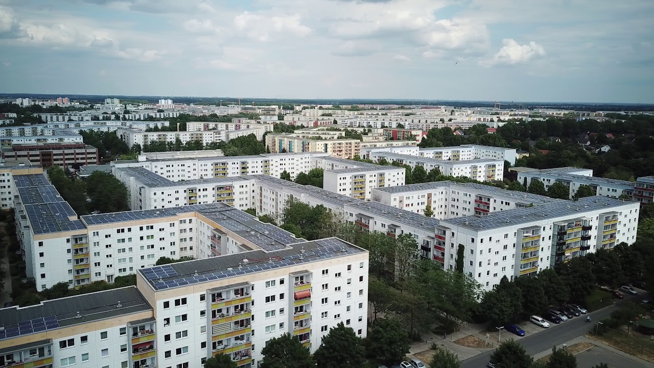 Rundblick über Berlin Hellersdorf (U-Kienberg) - Drohnenaufnahmen in Marzahn-Hellersdorf