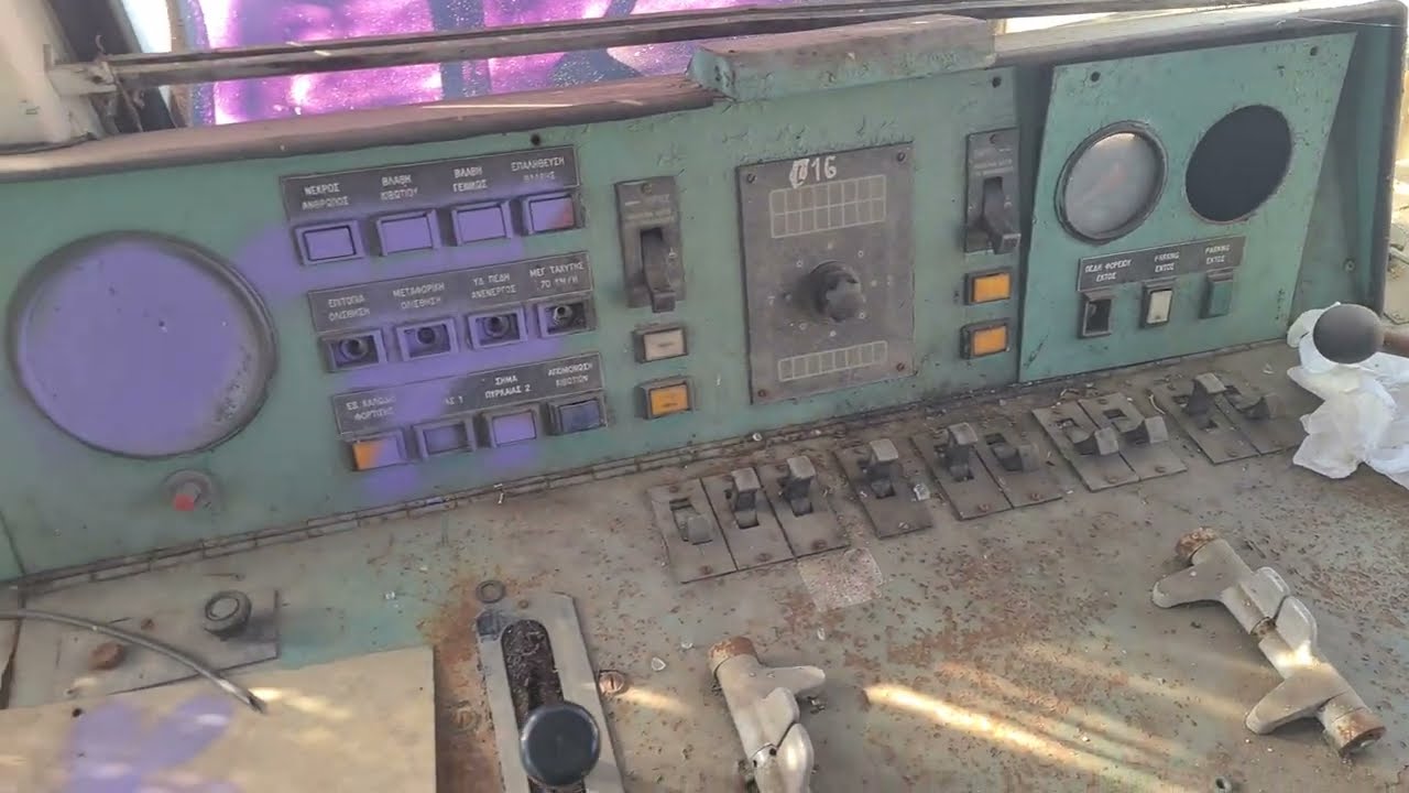 Exploring an abandoned class 620 railcar at a Greek railway station and telling the story of it