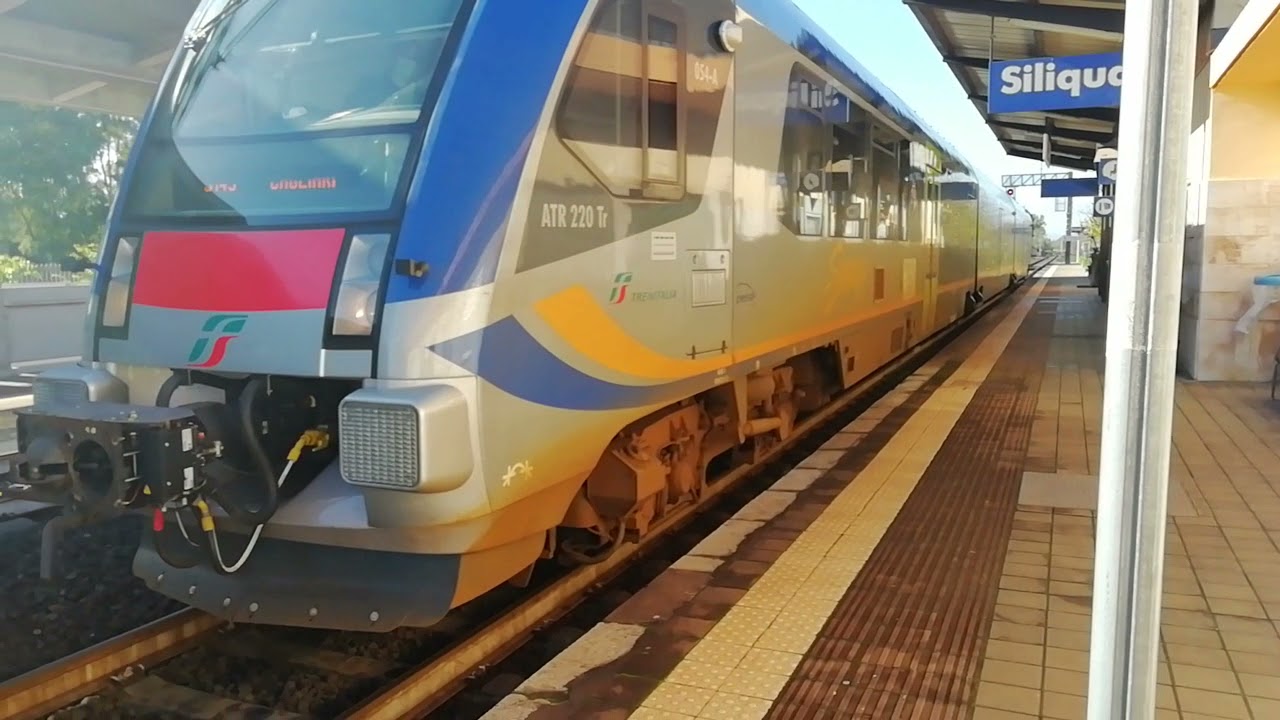 [ESCLUSIVA SARDEGNA] Swing ATR220 Tr Conducente Regionale 5149 alla stazione di Siliqua.