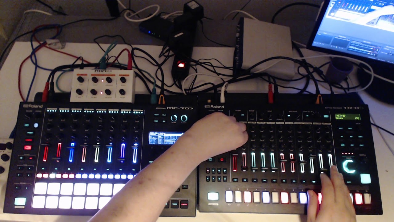 Spaceflight - Nocturnal Habits, Roland MC-707 and TR-8S techno jam