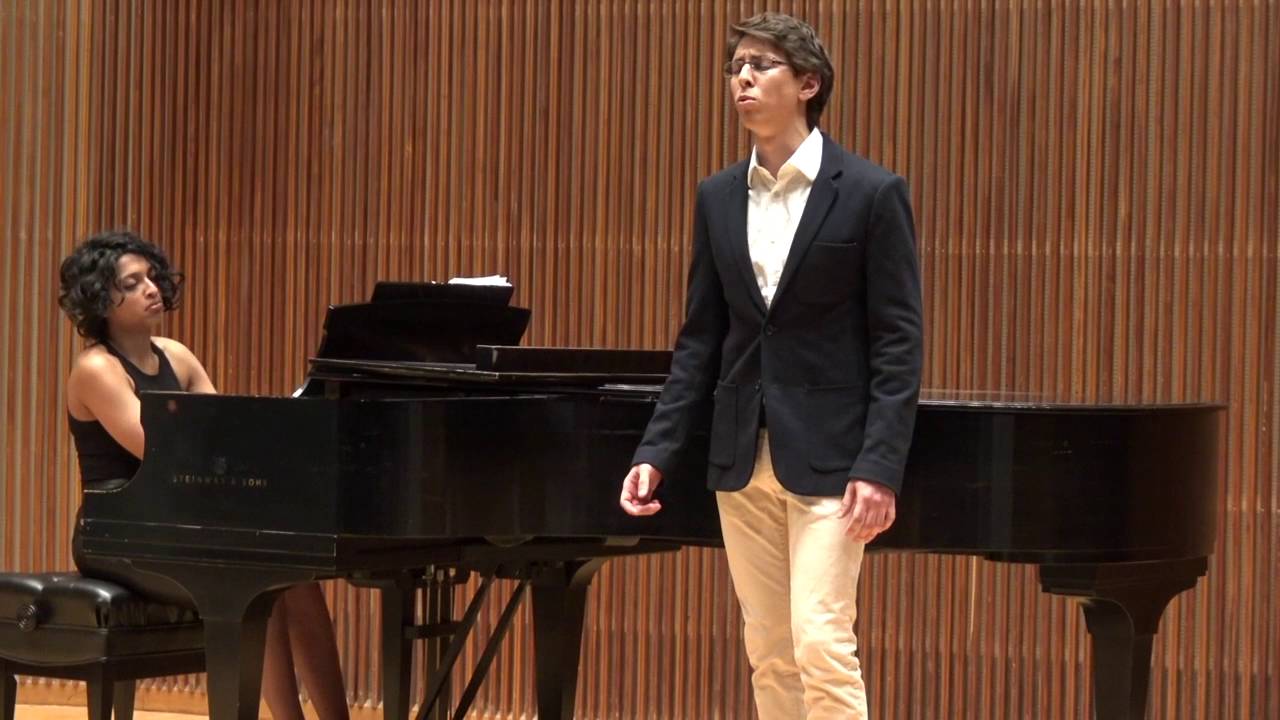 Santiago Pizarro sings Ständchen, by Franz Schubert