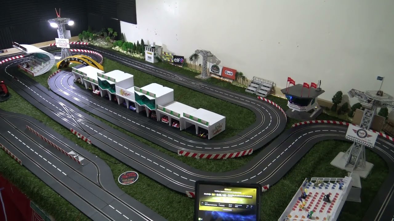 carrera digital.bogpipe la curva U bend..who is the fastest.