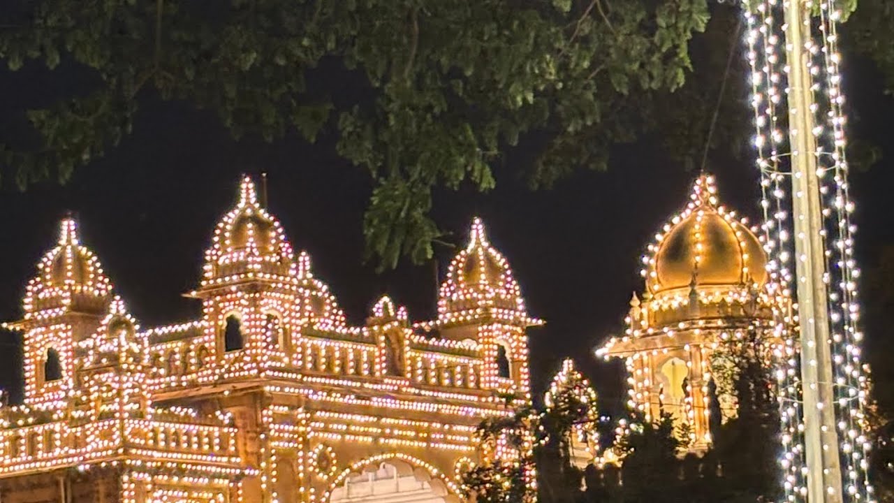 Stunning Mysuru Dasara Lighting: An Enchanting View from our Car #MysuruDasara #DasaraLighting #🤩🎡🎠🎪