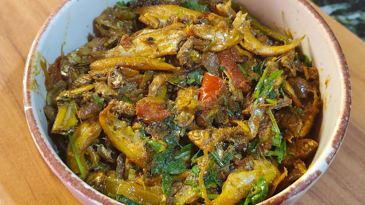 হাতে মাখা ছোট মাছের চচ্চড়ি,যেটা হয়েছিল কিন্তু অসাধারণ।