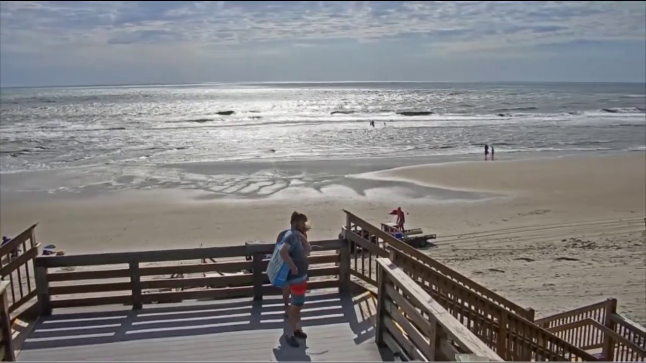Corolla Light Resort Live Webcam - North Carolina beach live webcam - beach live cam
