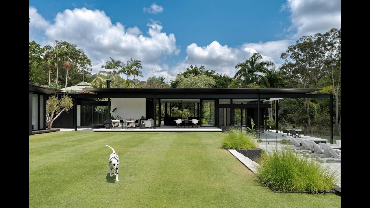 BLACKWOOD - Doonan, Noosa Valley