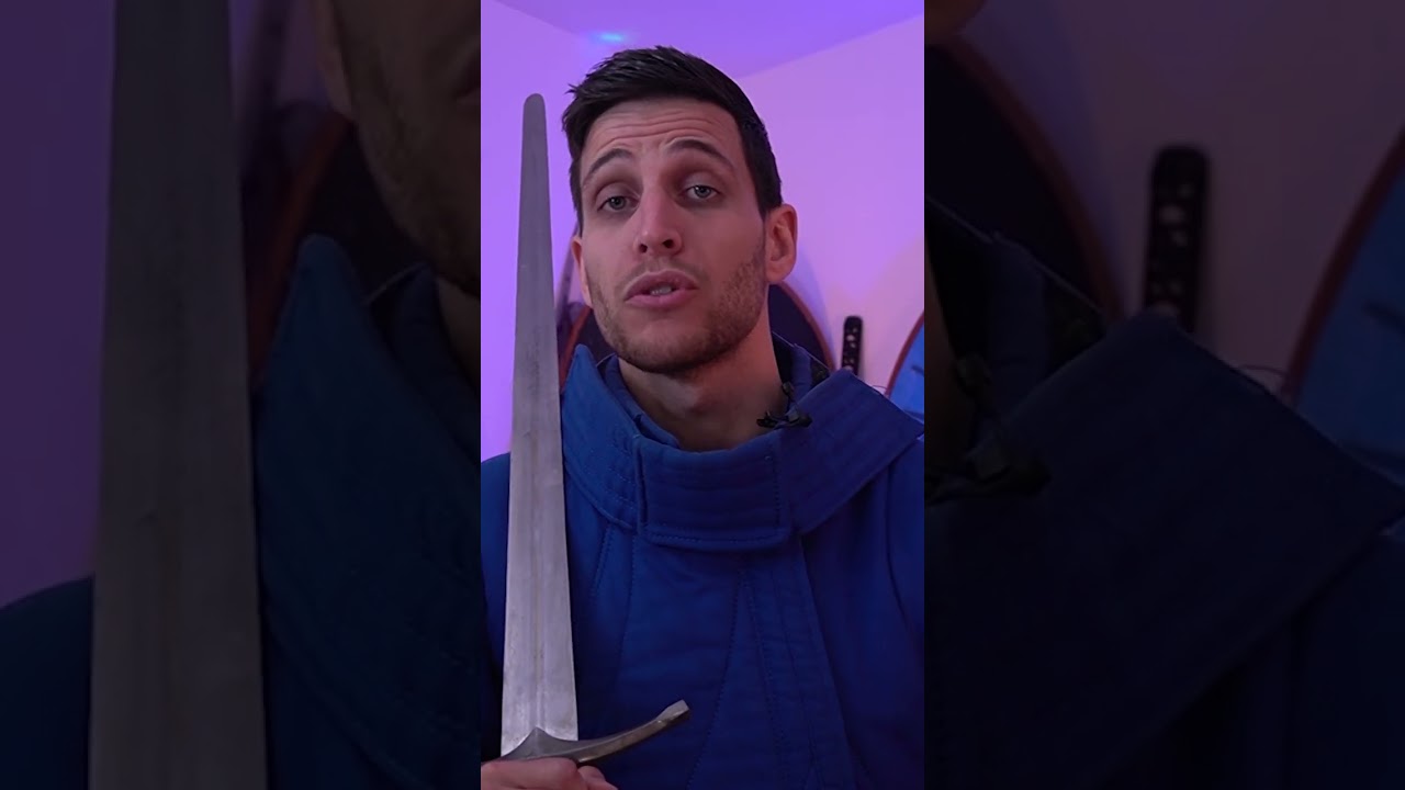 🗡️JOYEUSE, l'&eacute;p&eacute;e MYTHIQUE de CHARLEMAGNE !! 👑 #shorts