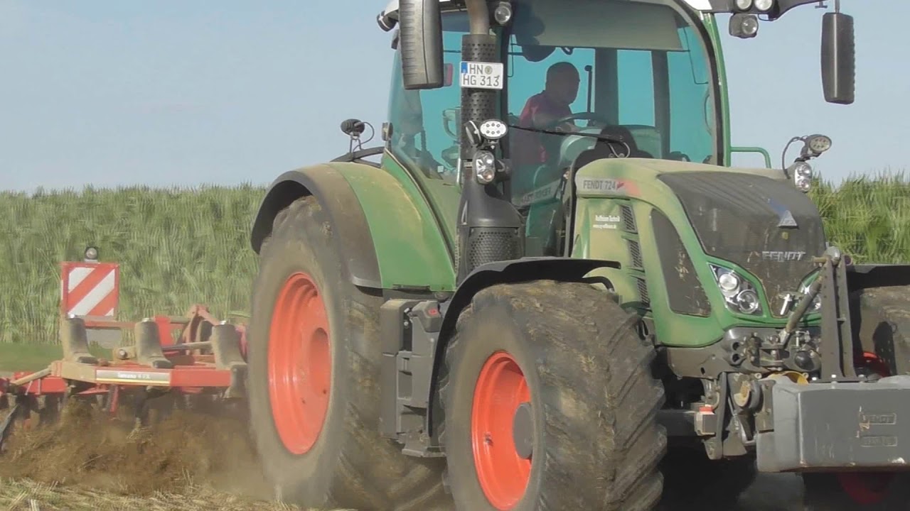 Gärreste grubbern mit Fendt 724