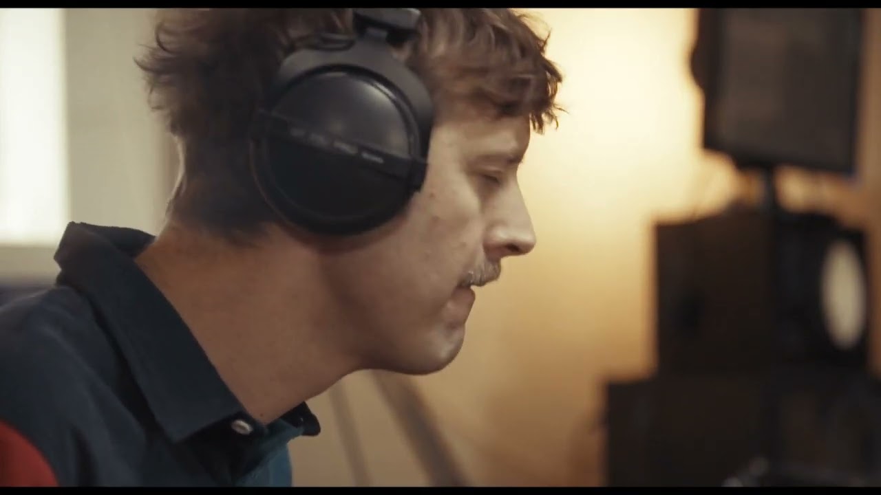 Macadam Crocodile - Walk Faster (Live Session)