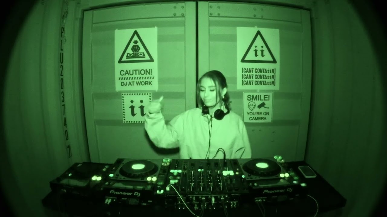 CANT CONTAiiN 010 - LIA