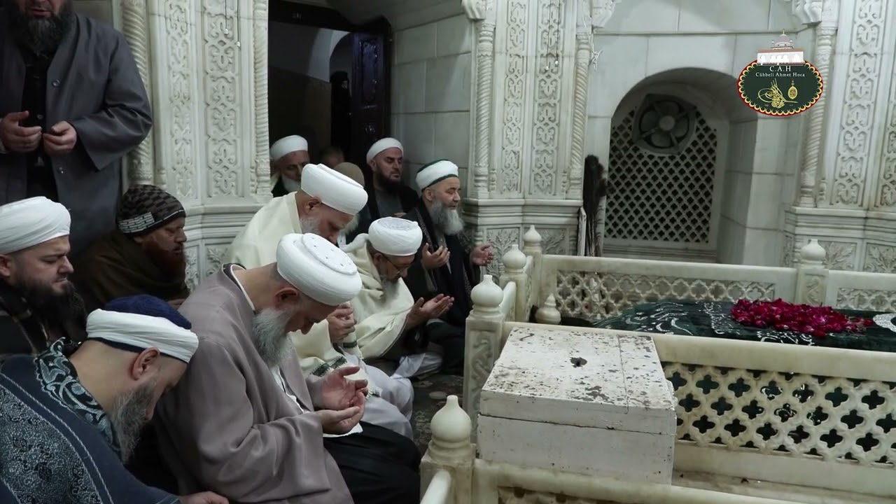 İmâm-ı Rabbânî es-Serhendî Kuddise Sirruhû Hazretleri'nin Kabr-i Şerîfinde Yapılan Duâlar