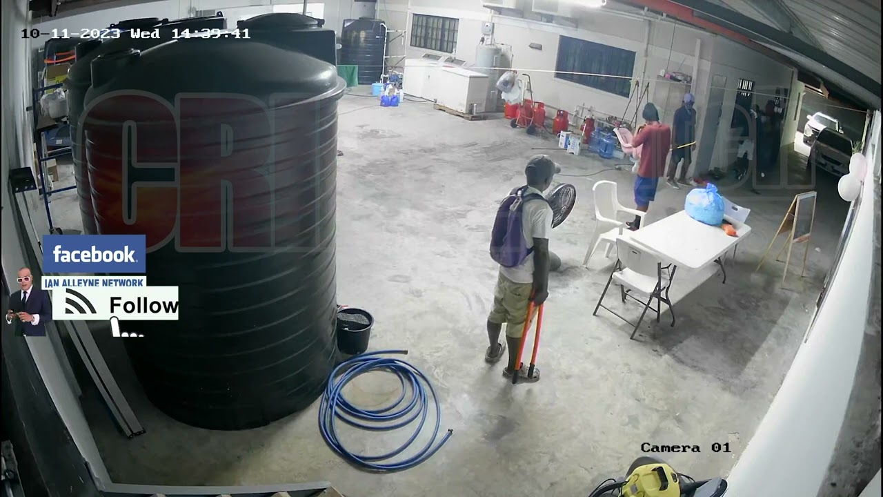 CCTV footage captured an attempted robbery behind the police station in San Juan on Thu 12th Oct.