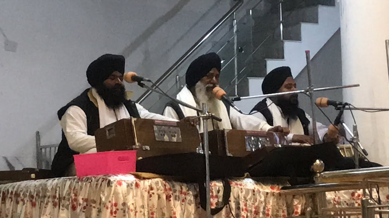 ਜਿਸ ਕੇ ਸਿਕ ਊਪਰ ਤੂੰ ਸੁਆਮੀ ਸੋ ਦੁਖੁ ਕੈਸਾ ਪਾਵੇ ॥
