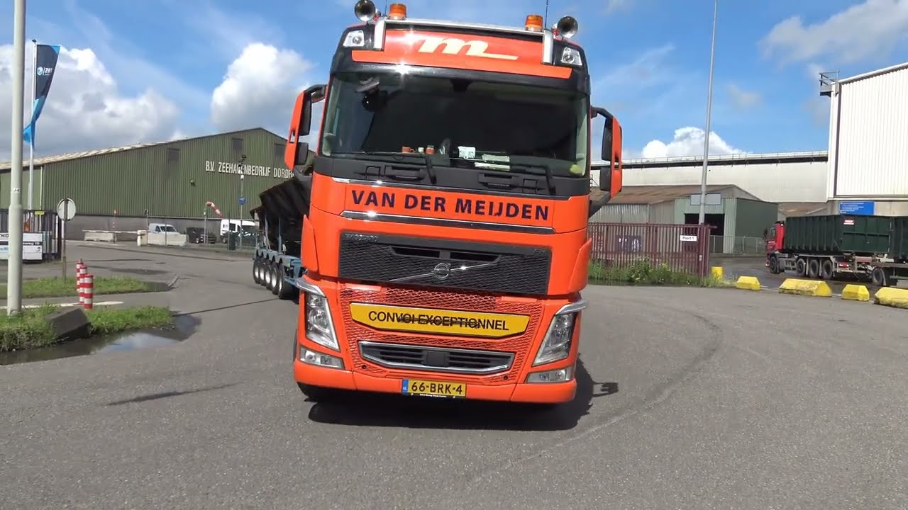 Volvo on the road 156