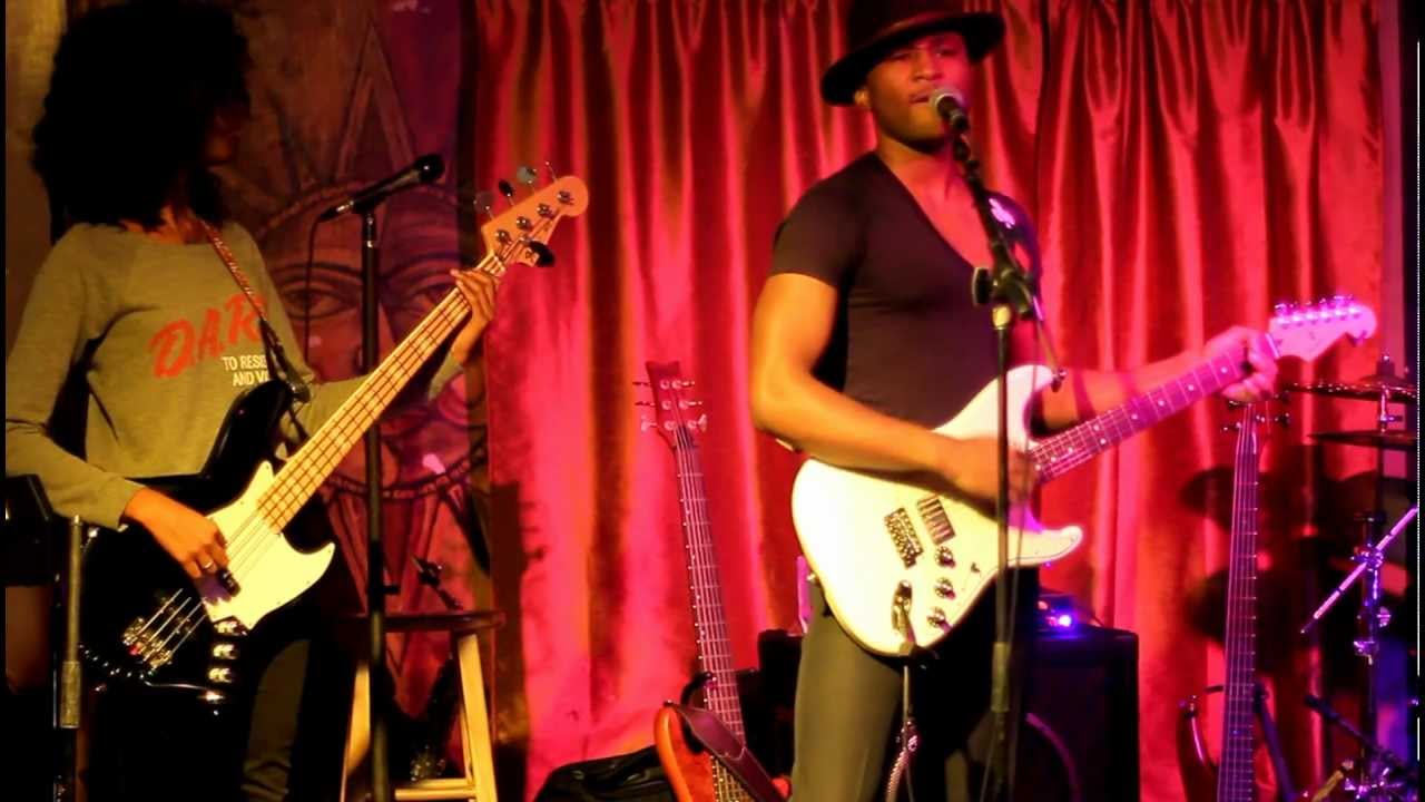 Roman GianArthur performs Bag Lady at Apache Cafe