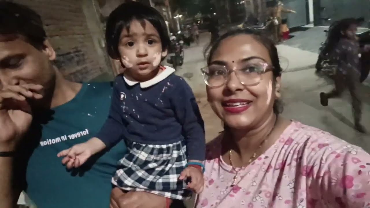 Raat k time baccho ne holi kheli#subscribe #viral #dailyvlog #youtube #dailyroutine #cute#cutebaby  