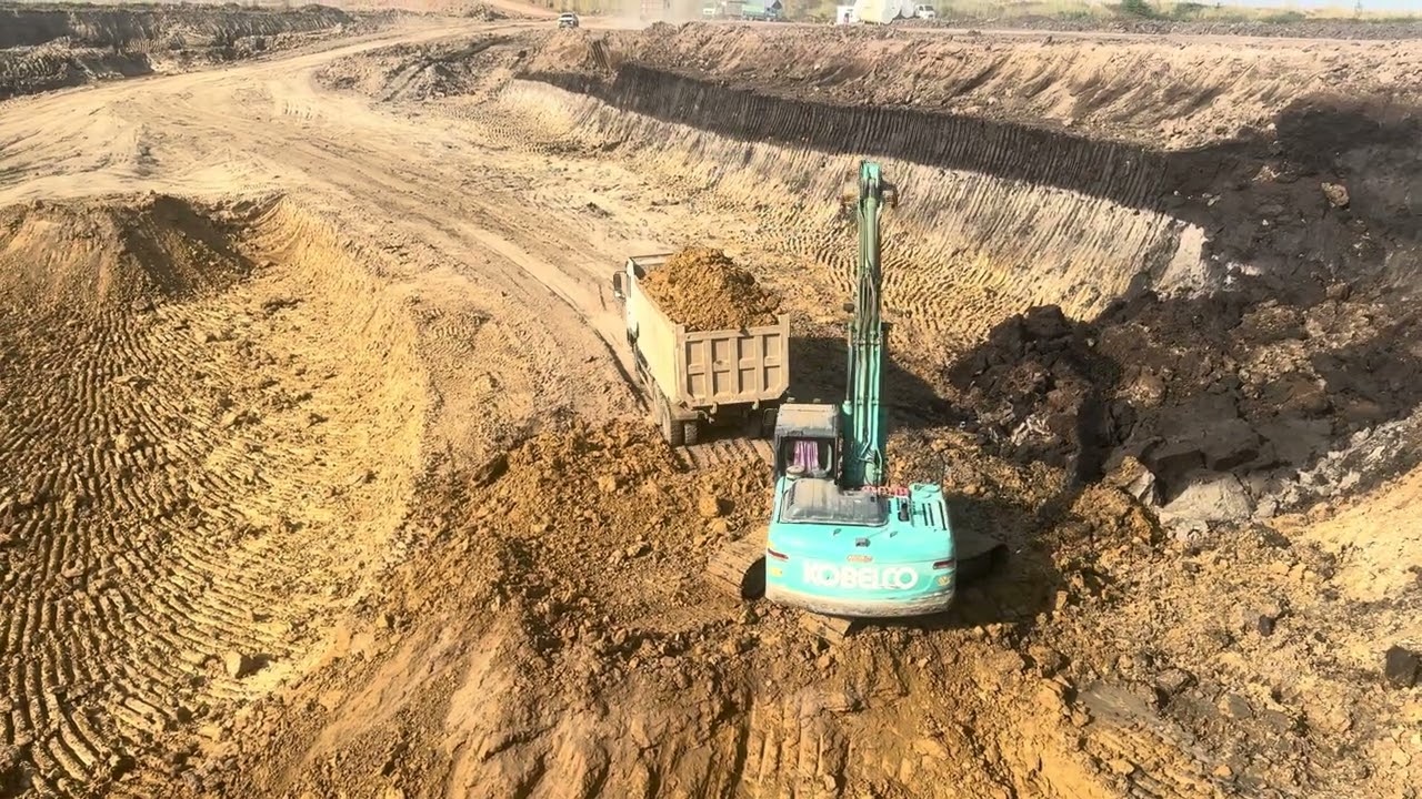 Watching excavator working in pit #kobelco #constructionequipment #raw_video