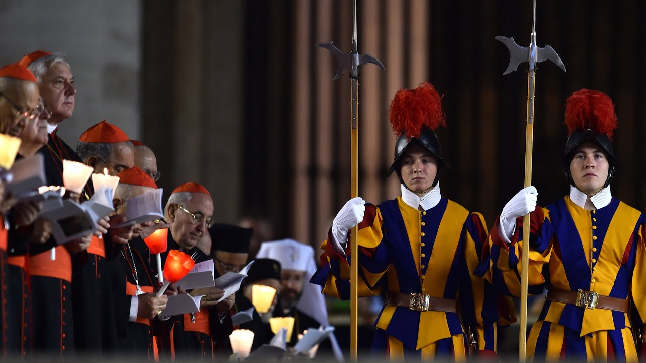 El Papa Francisco despide al comandante de la Guardia Suiza