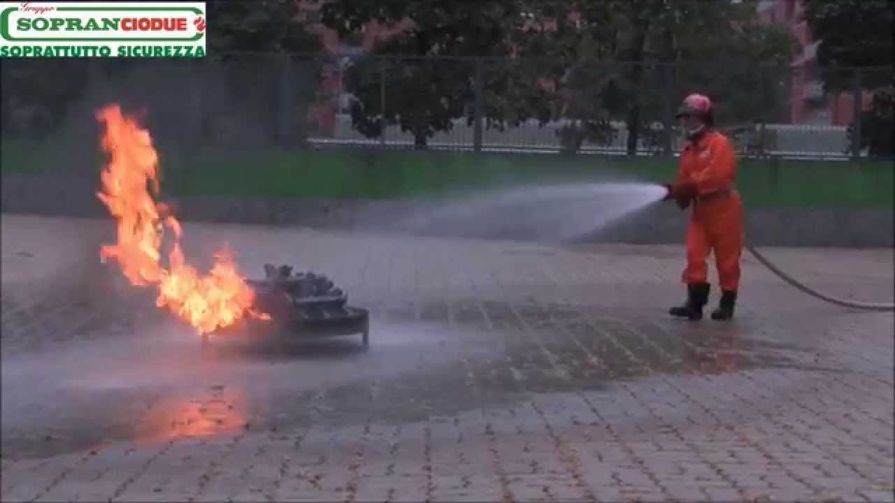 SOPRANCIODUE - Simulazione spegnimento fiamme con Manichetta Idrante