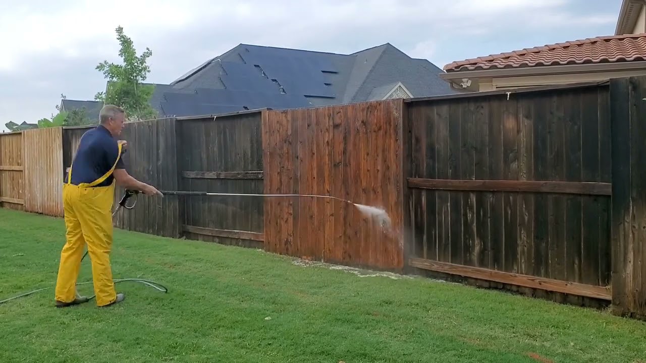 Wood Fence Cleaning using Sodium Metasilicate in Houston, Texas