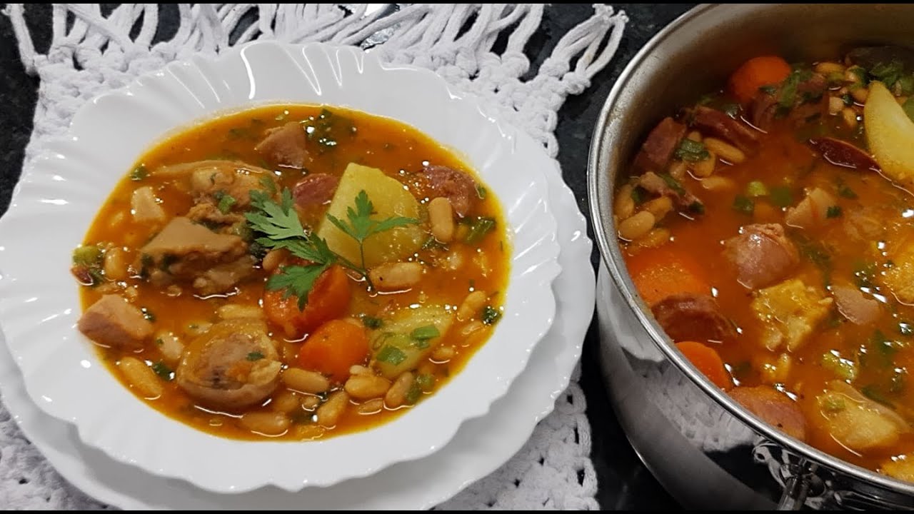 RABINHO DE PORCO COM FEIJAO BRANCO