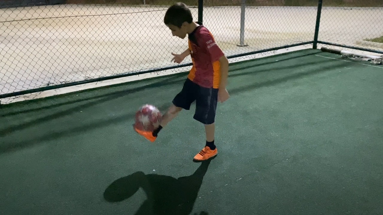 FUTBOL AŞKI BÖYLE BİR ŞEY - GECE GECE TOP OYNADIK 😄⚽🥅