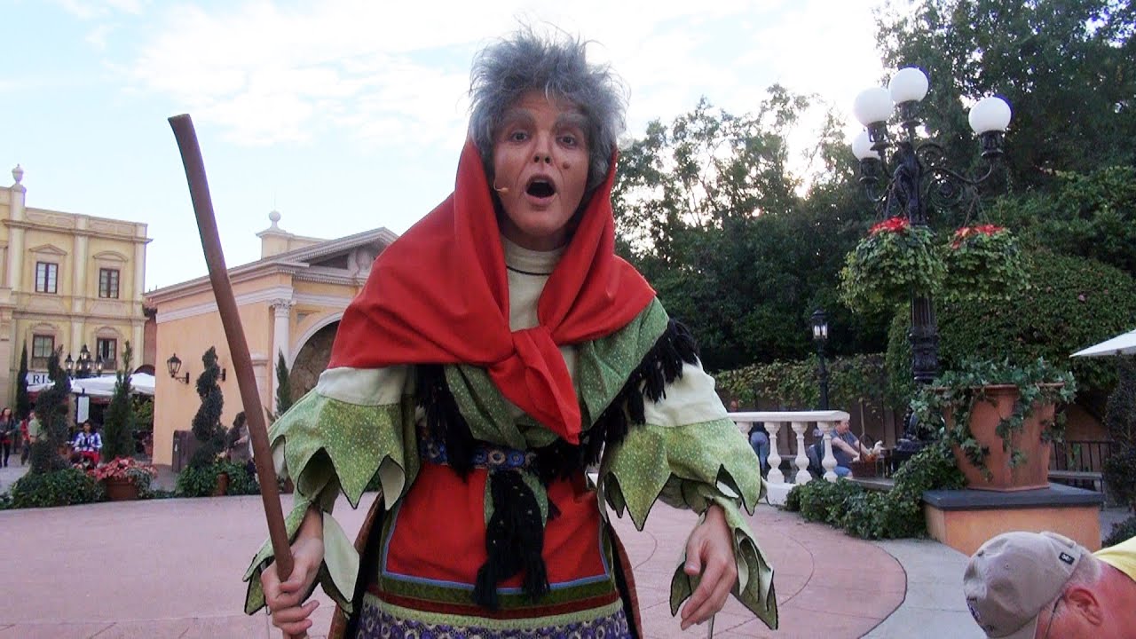 Epcot Italy's CHRISTMAS WITCH - LA BEFANA - Holidays Around The World