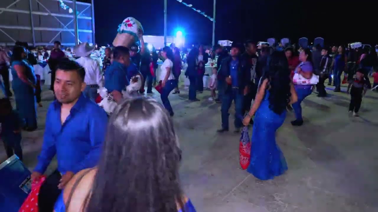 Grupo Nuevo Proyectil De Oaxaca Tocando En  Comunión  Con Los San Vicente Coatlan Oaxaca