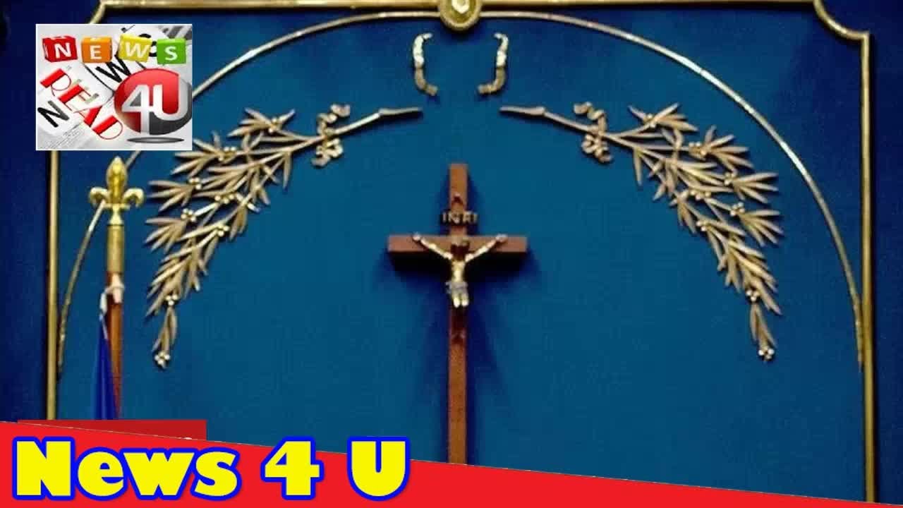 Quebec PM: Crucifix 'not religious symbol'