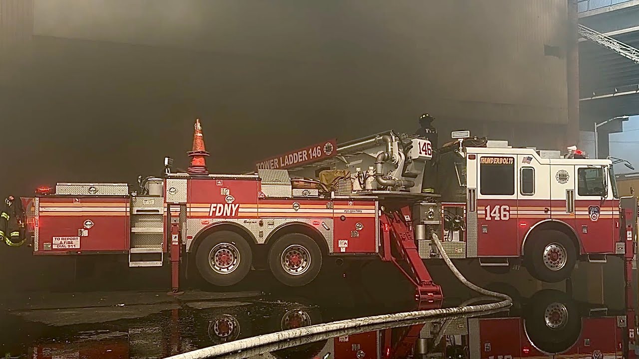 {ЖУТКАЯ ЖАРА}{FDNY BOX 0194}{FDNY ТУШИТ ПОЖАР 3-ГО РАНГА НА ЗАВОДЕ ПО ПЕРЕРАБОТКЕ ОТХОДОВ НА СКОТ...