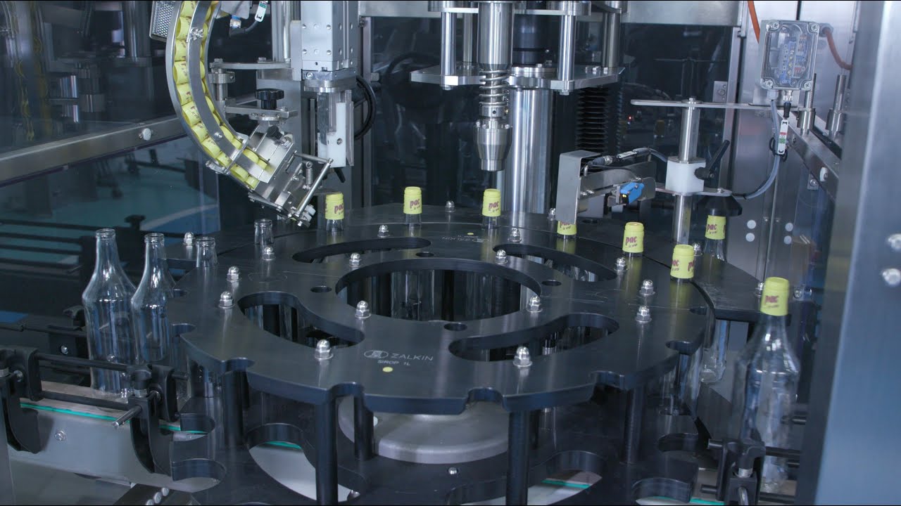 Beverage and distilled spirits single-head snap-on capping and sealing machine