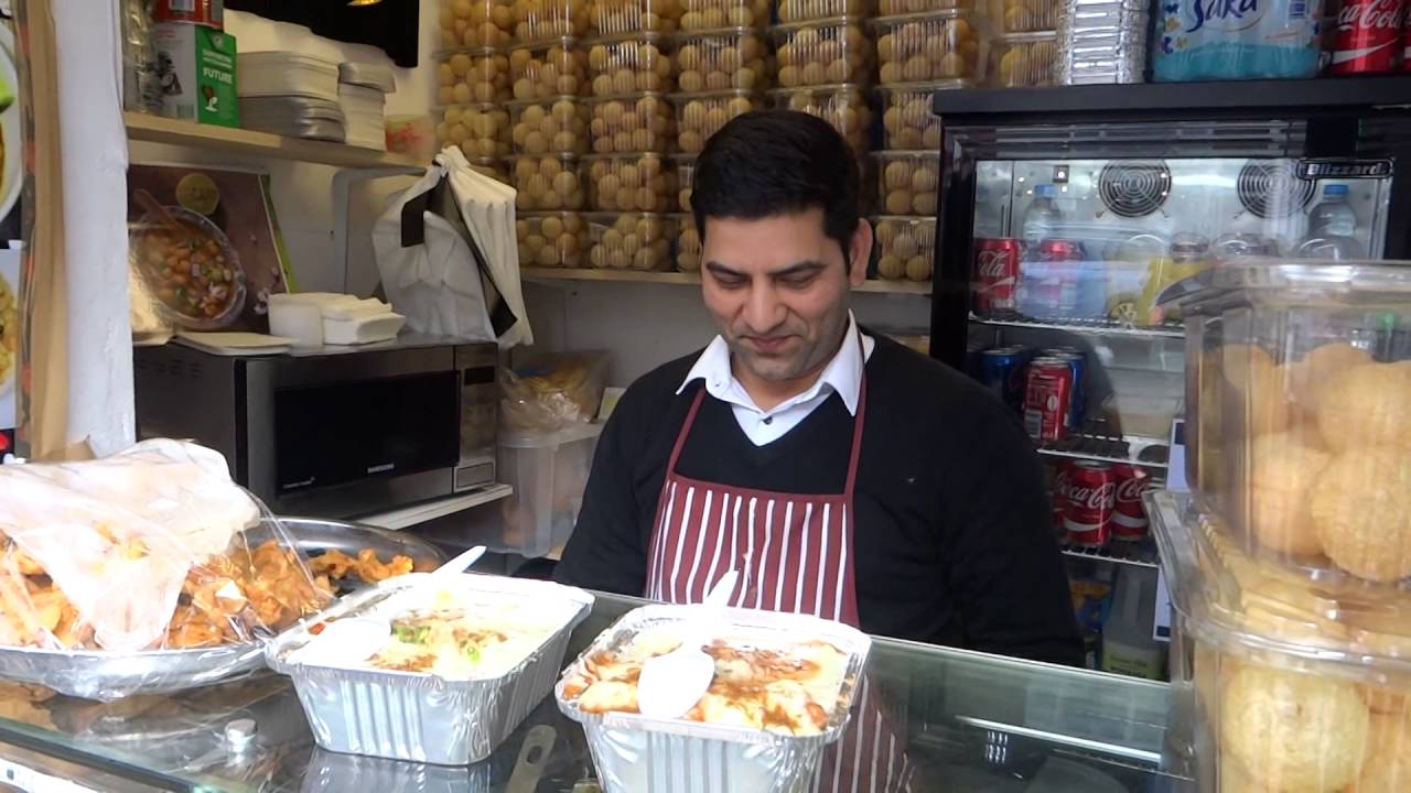 Indian/Pakistan Street Food: Samosa & Channa Chaat, Dahi Bhala at Muzammil Food Shop Green St London