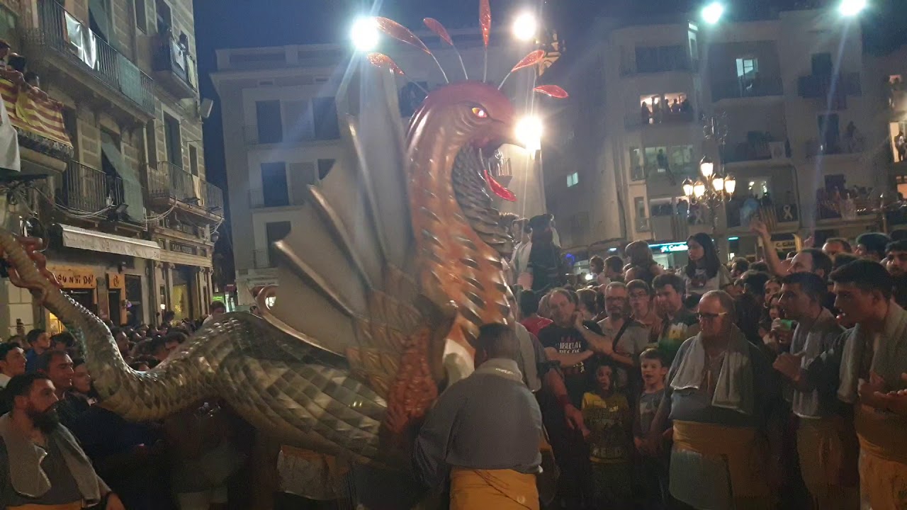 El Basilisc de Reus dan&ccedil;a despr&eacute;s de Completes
