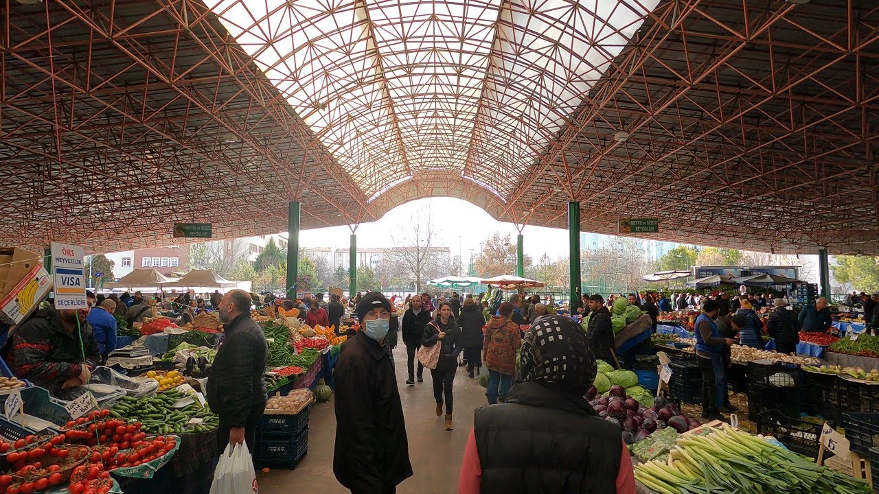 Ankara [4k60fps], Çayyolu Pazarı ve Ana Caddeleri Ocak 2023 - Cayyolu Weekly Green Market (Bazaar)