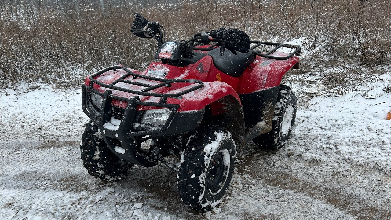 Honda Recon 250 snow ride and drifting in the street!