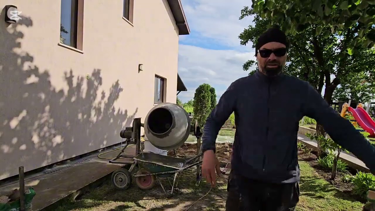 M-am apucat sa construiesc o magazie