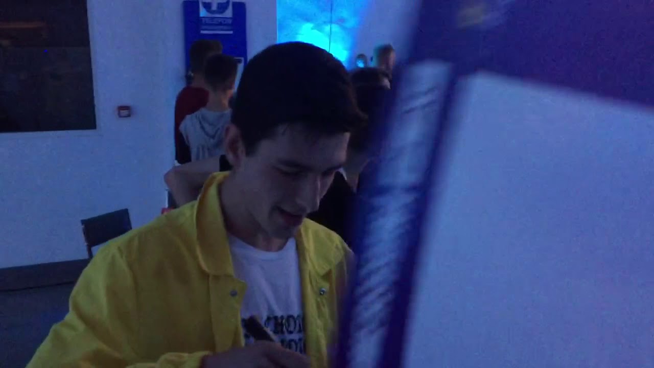PGA Stars4Fans Kamerzysta rozdaje autografy