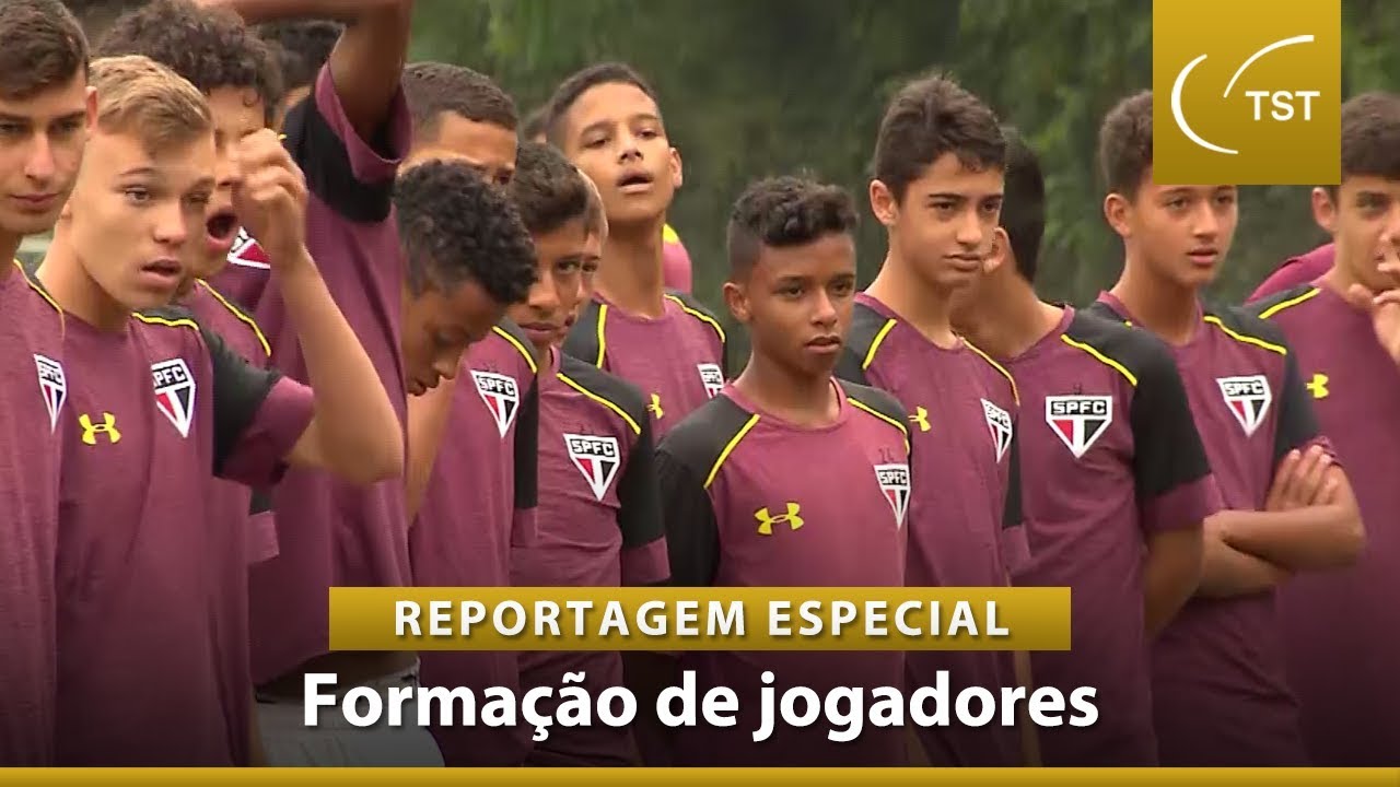 Como os jogadores de base conciliam treino e vida pessoal?