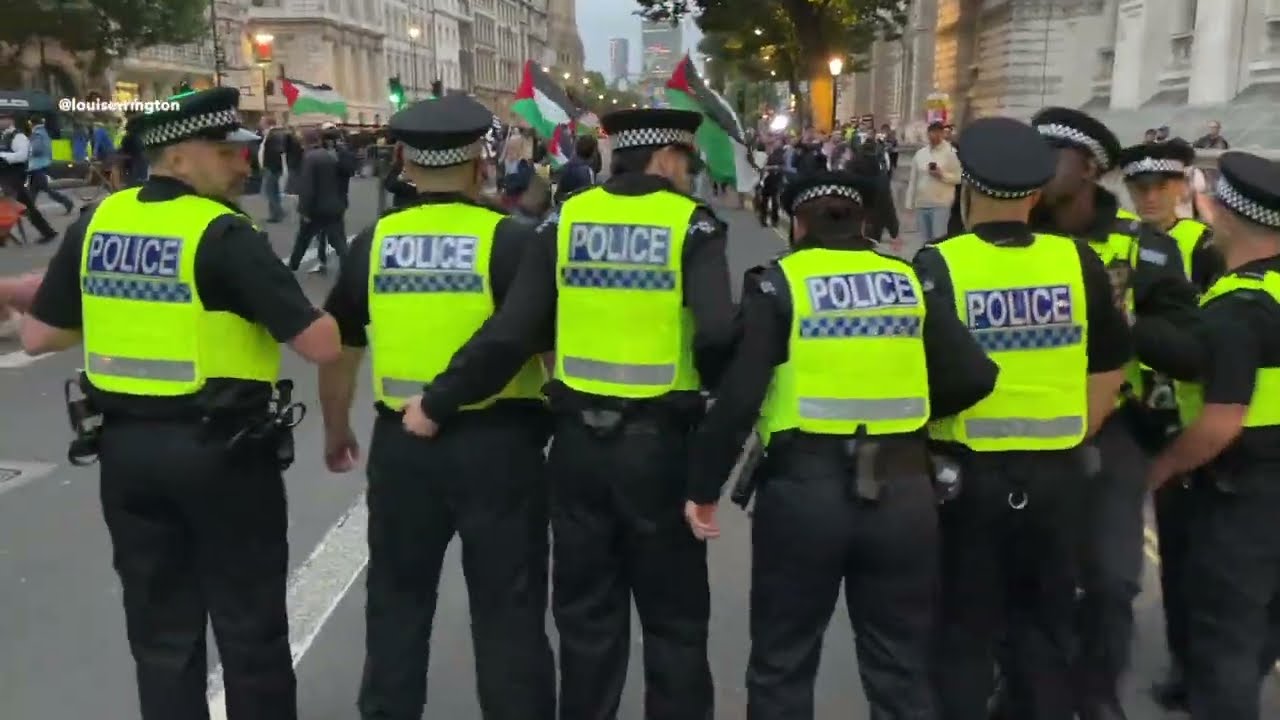 🚨Police SWARM Whitehall - Streets Empty in Minutes
