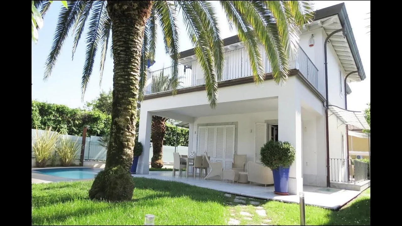 Esclusiva Villa con giardino, piscina e Spa, in vendita a Forte dei Marmi - Toscana.