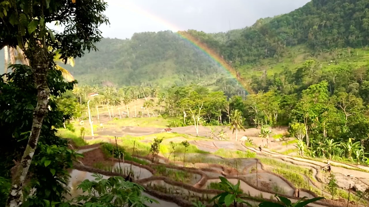 Pelangi di kaki gunung ciampes