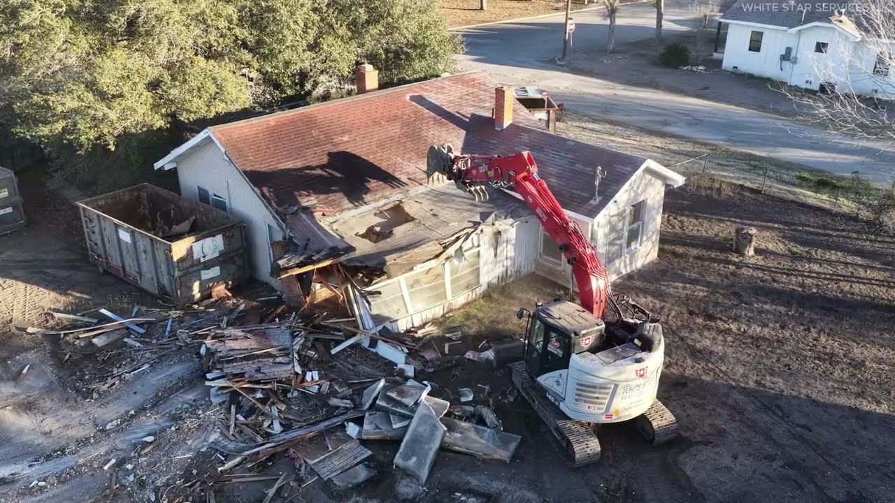 Country House Demolition in Corpus Christi, Texas | Excavator Tear Down + Drone Footage 🚜🏚️
