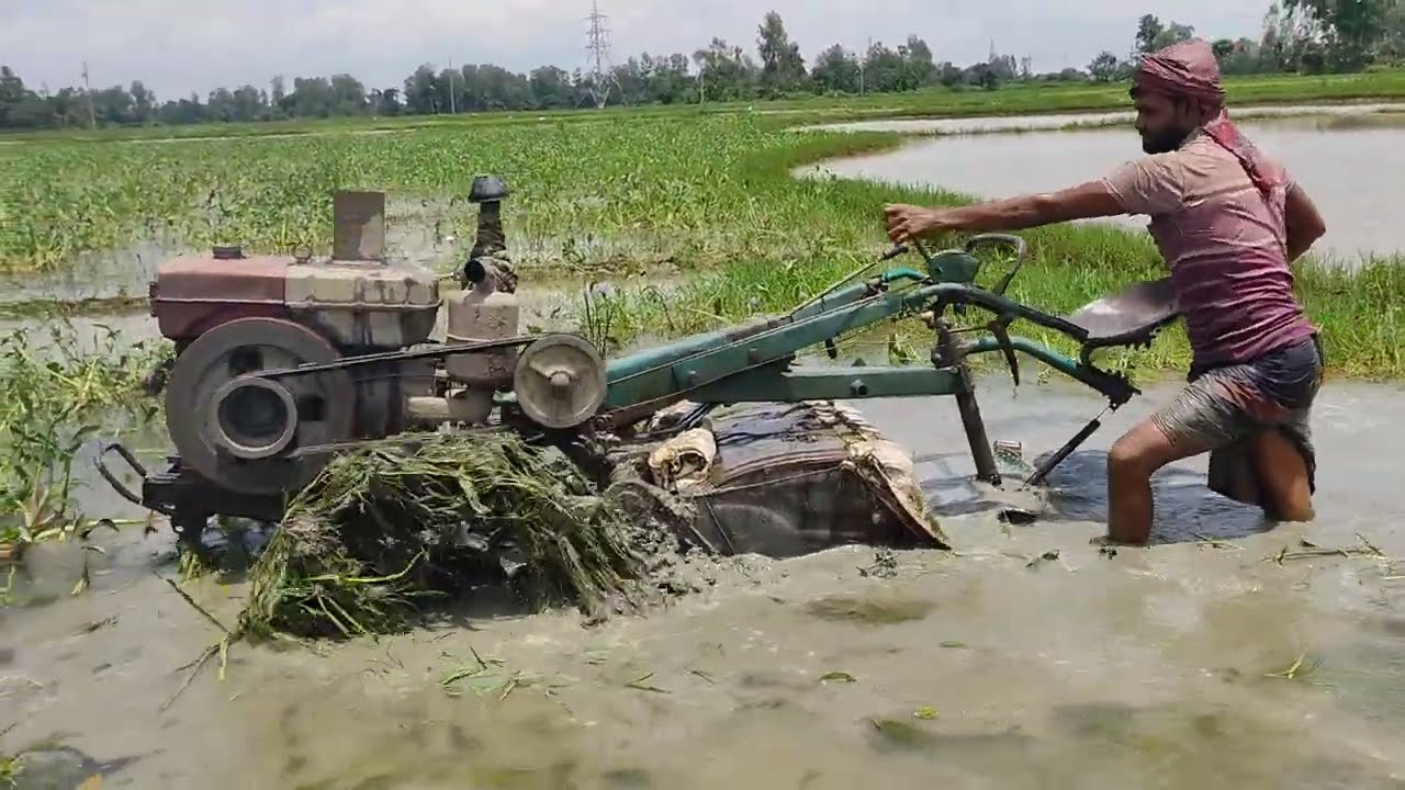 আধুনিক মেশিন, 🚜 কাদার গভীরে পায়ে হেঁটে পাওয়ার টিলার চালনা – কৃষকের আসল লড়াই! 🌾 #jeka_bhai 
