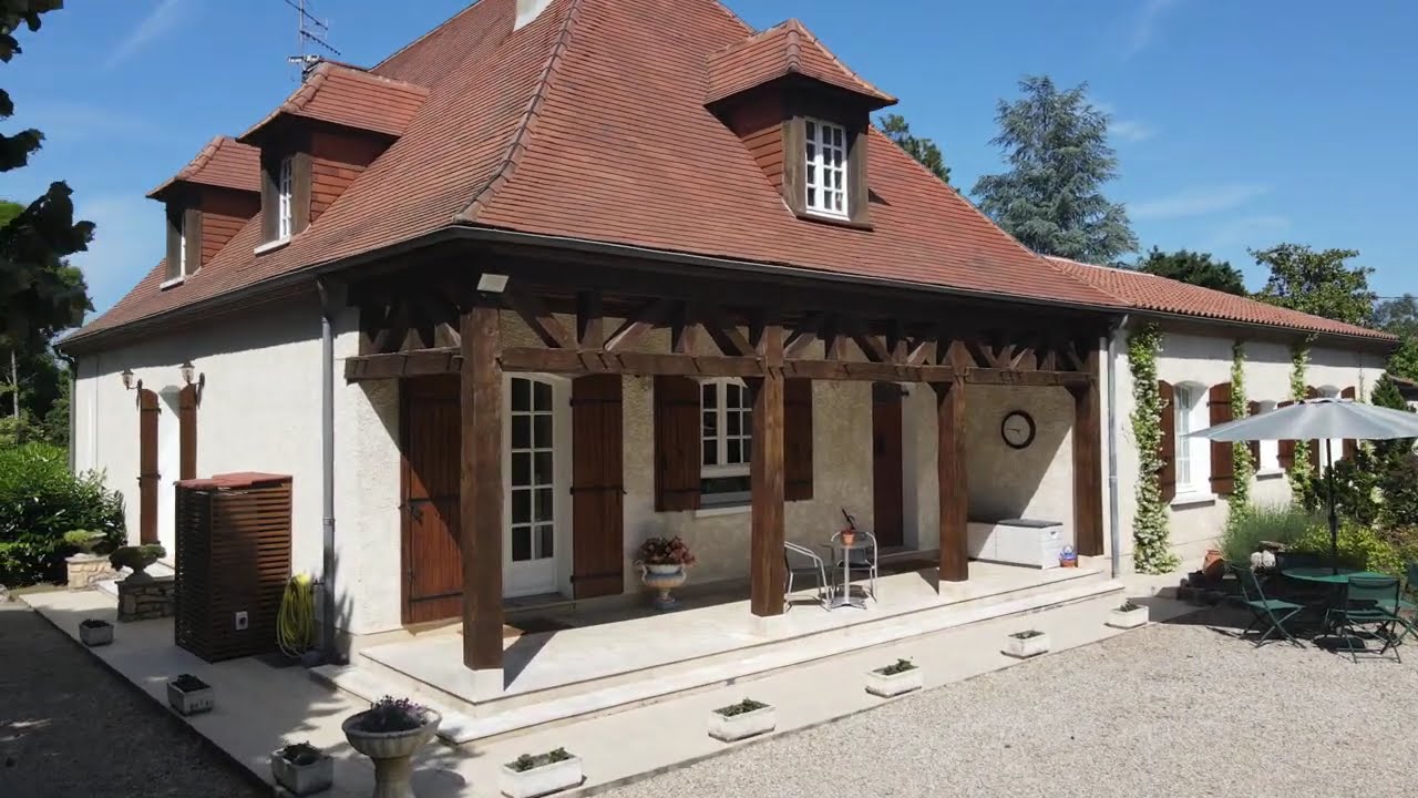 #183 - Maison de qualité dans Bergerac, sur un parc clos de 9232m2, en bordure de rivière